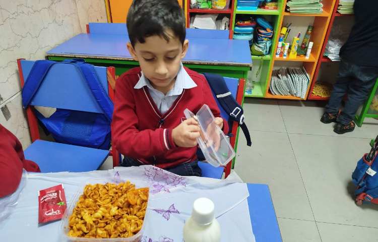 توزیع ناهار 6