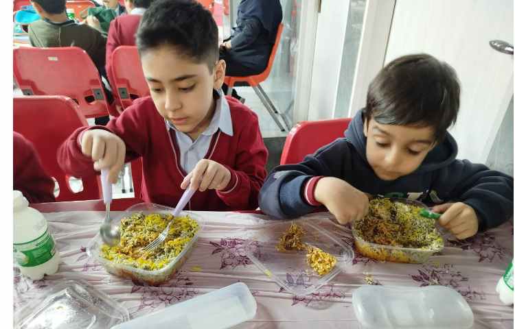 توزیع ناهار 6