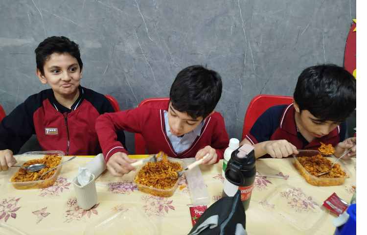 توزیع ناهار 7