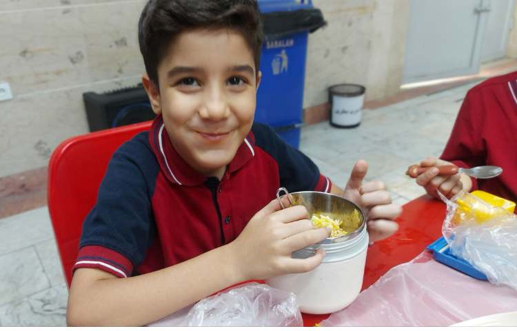 توزیع ناهار 8