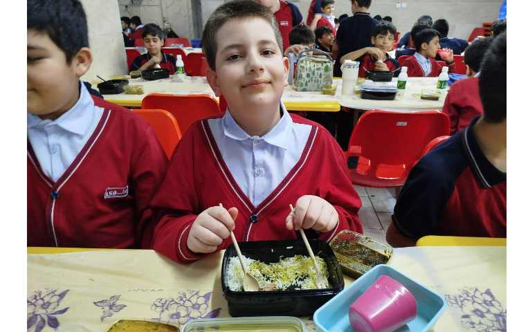 توزیع ناهار 8