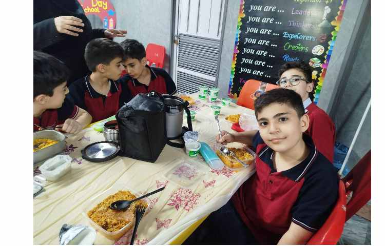 توزیع ناهار 8