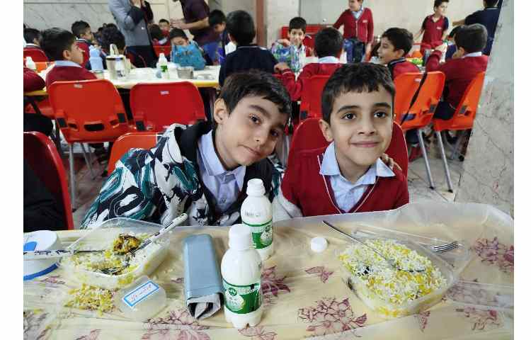 توزیع ناهار 8