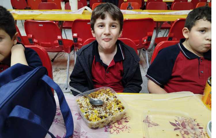 توزیع ناهار 8