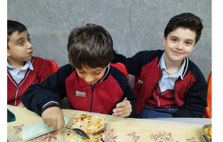 توزیع ناهار 8