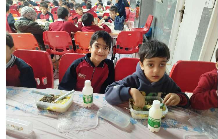 توزیع ناهار 8