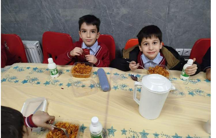 توزیع ناهار 8