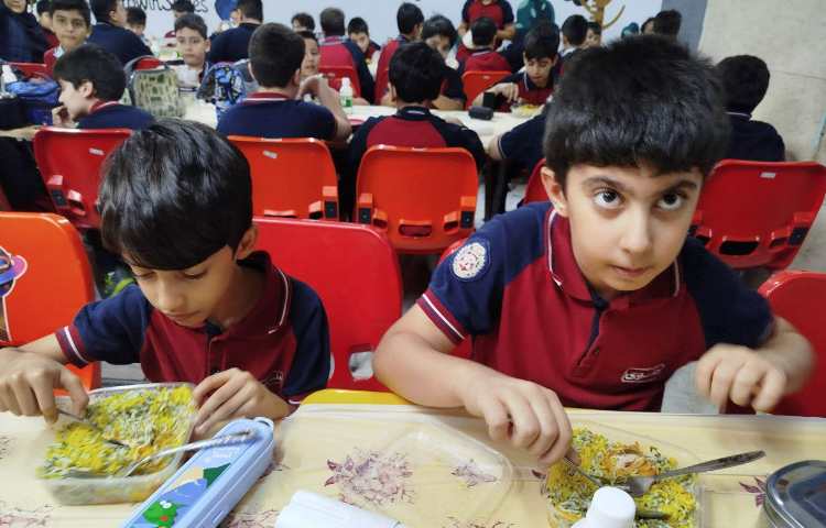 توزیع ناهار 8