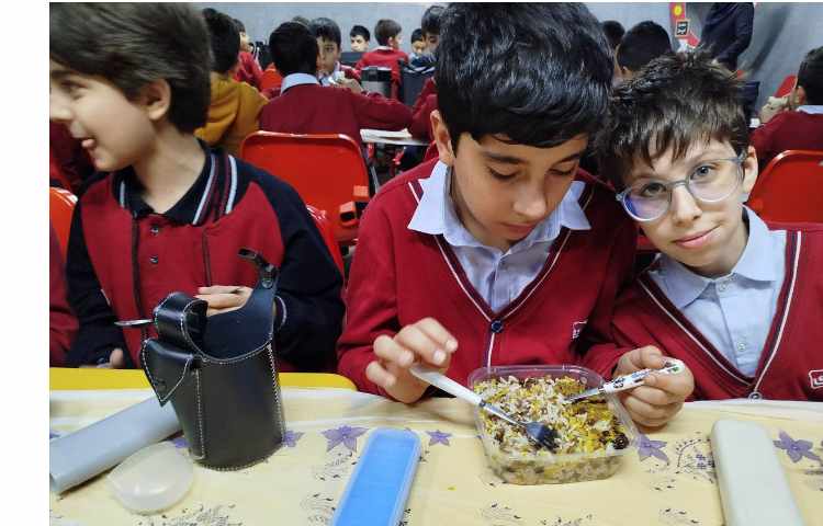 توزیع ناهار 8