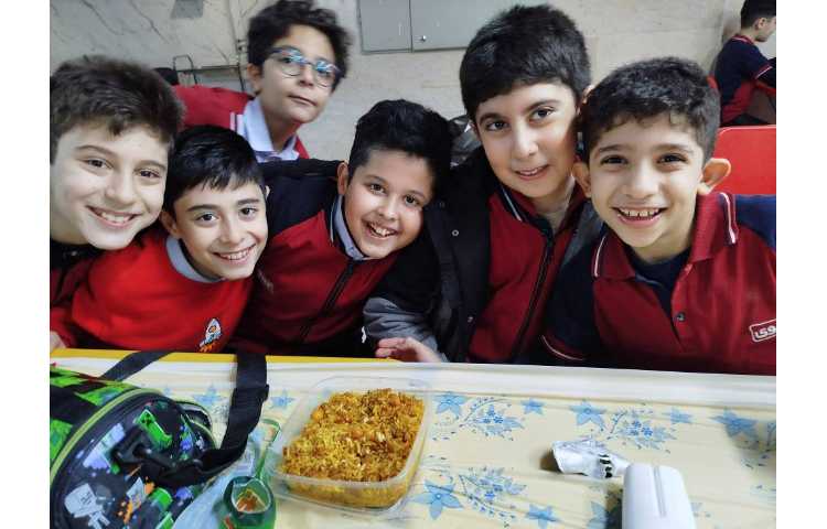 توزیع ناهار 8