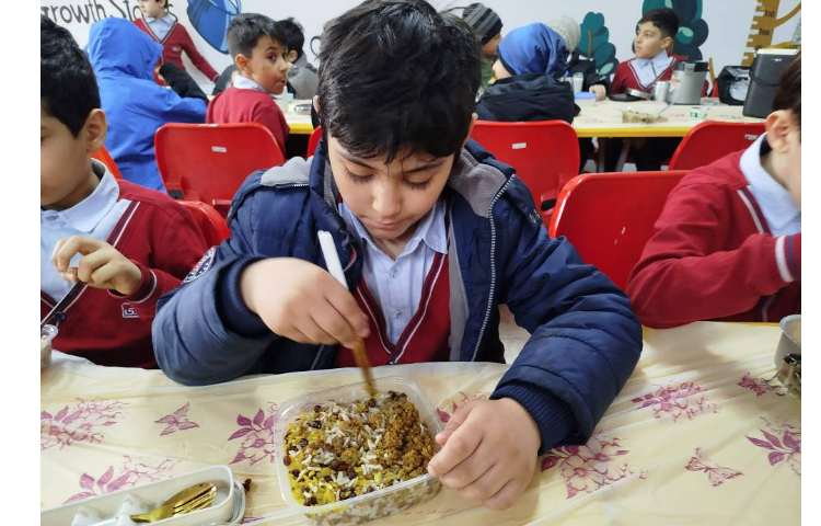 توزیع ناهار 8