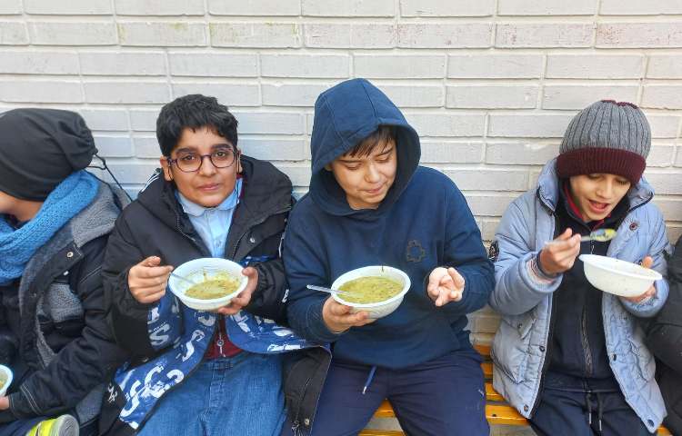 توزیع نذری 4