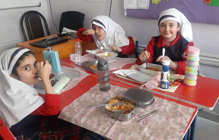 توزیع وعده غذایی ، ناهار 1