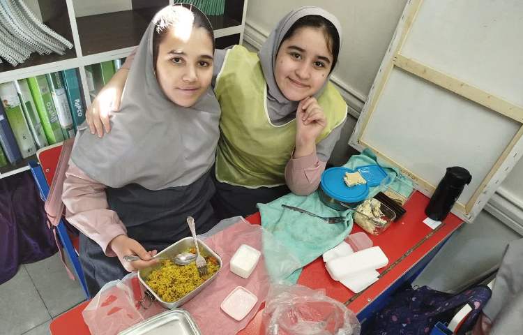 توزیع وعده غذایی ناهار 1