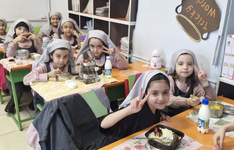 توزیع وعده غذایی ناهار 1