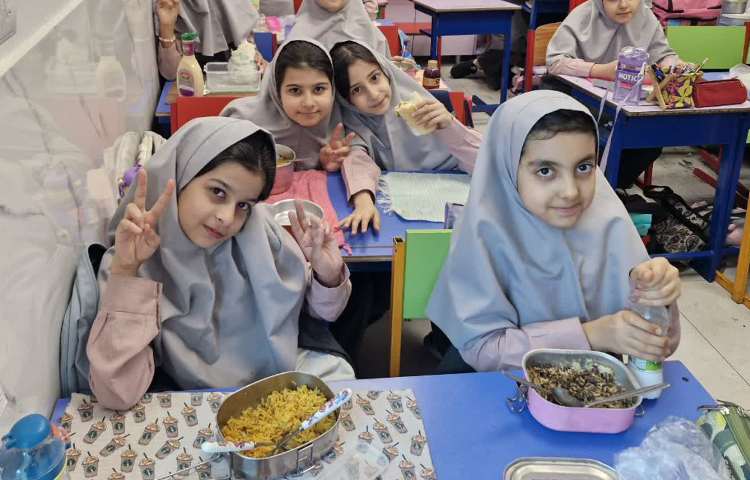 توزیع وعده غذایی ناهار 1