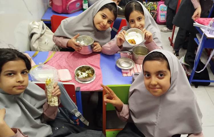 توزیع وعده غذایی ناهار 1