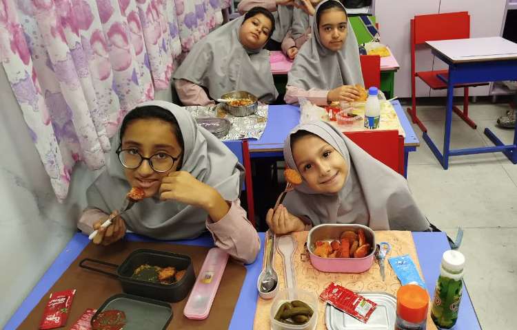 توزیع وعده غذایی ناهار 1