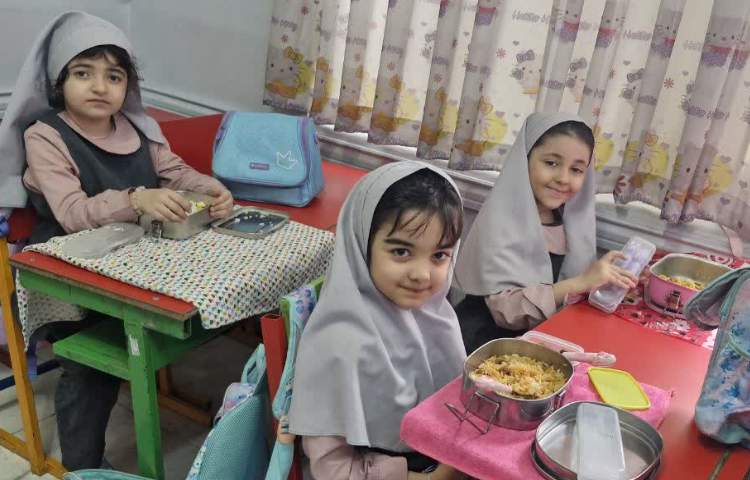 توزیع وعده غذایی ناهار 2