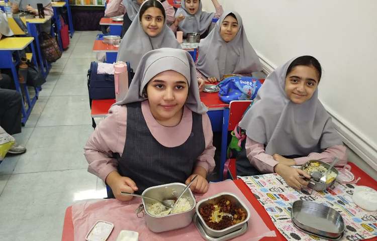 توزیع وعده غذایی ناهار 2