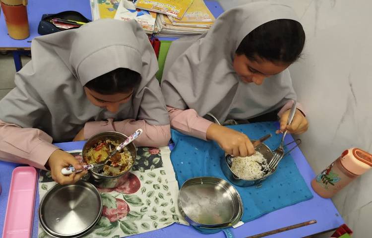 توزیع وعده غذایی ناهار 3