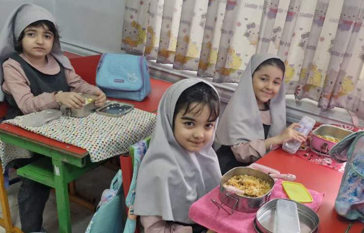 توزیع وعده غذایی ناهار 3