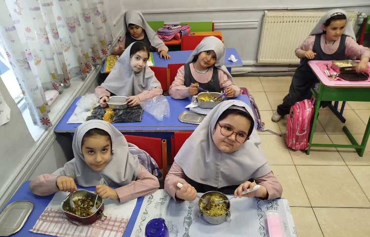 توزیع وعده غذایی ناهار 3