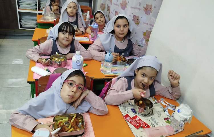 توزیع وعده غذایی ناهار 3