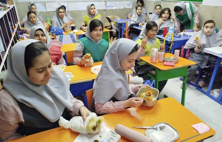 توزیع وعده غذایی ناهار 4