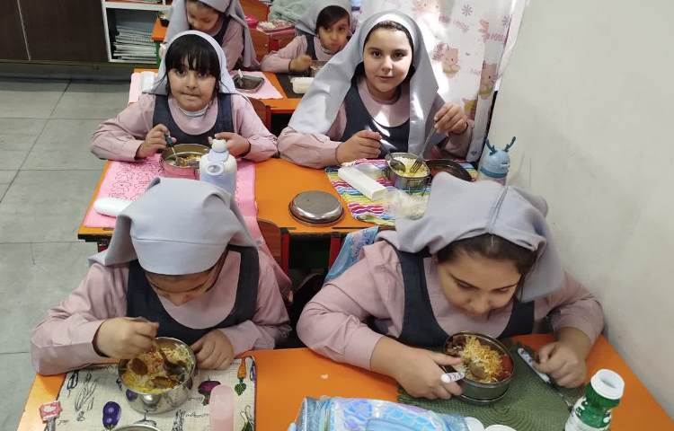 توزیع وعده غذایی ناهار 4