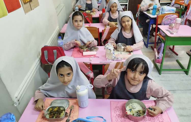 توزیع وعده غذایی ناهار 4