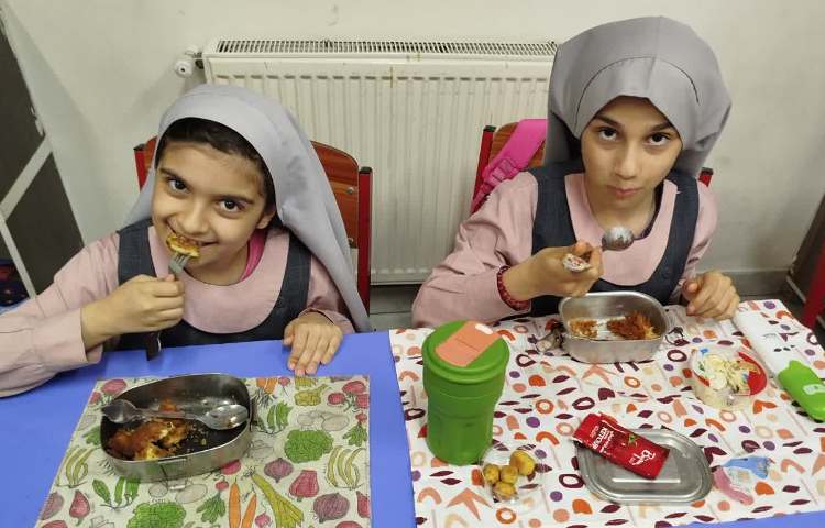 توزیع وعده غذایی ناهار 5