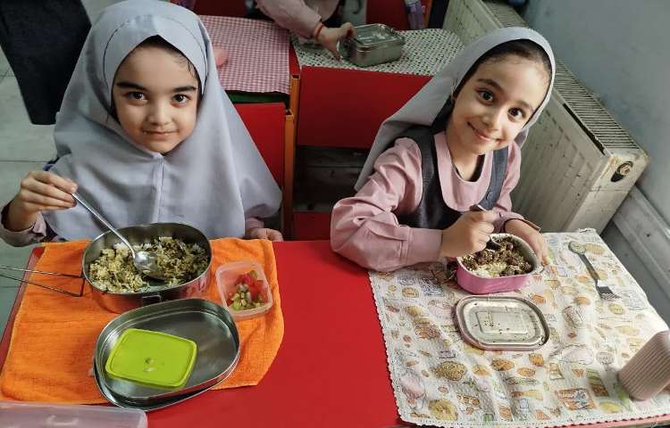 توزیع وعده غذایی ناهار