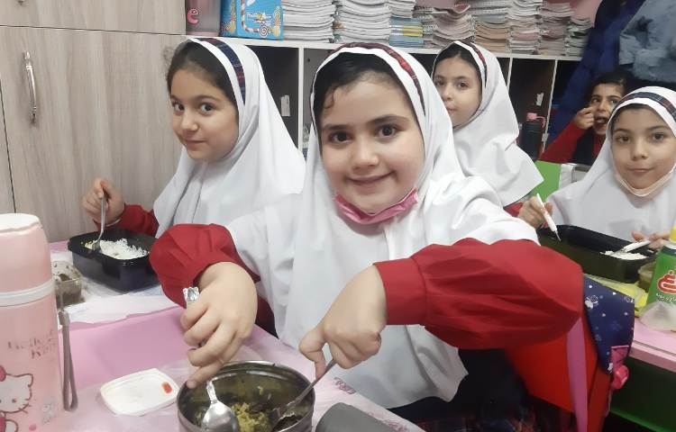 توزیع وعده غذایی 2