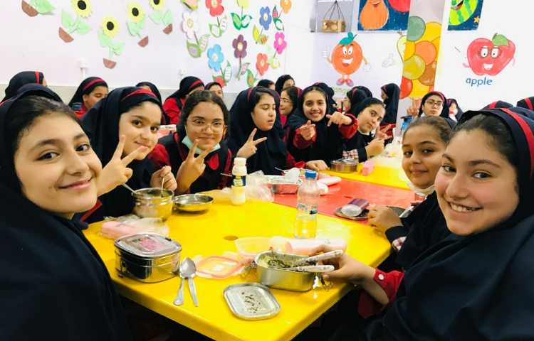 توزیع وعده غذایی 3