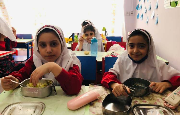 توزیع وعده غذایی 4