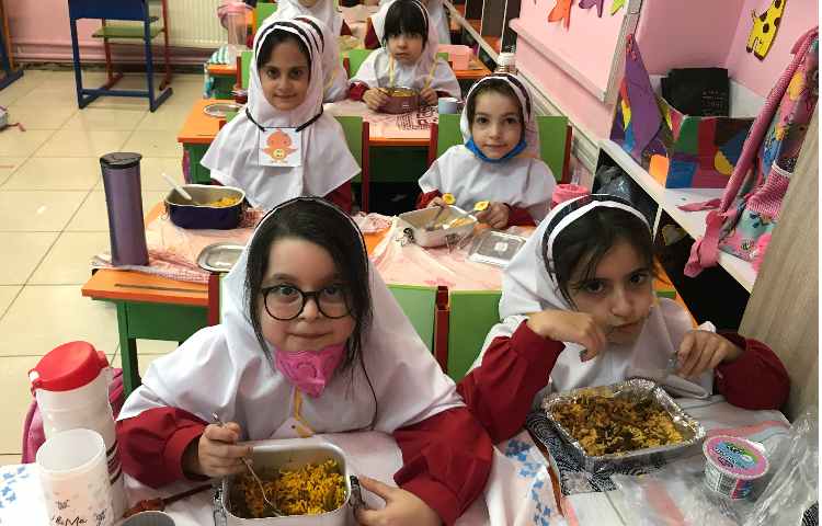 توزیع وعده غذایی 5