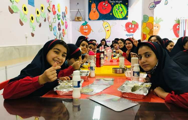 توزیع وعده غذایی