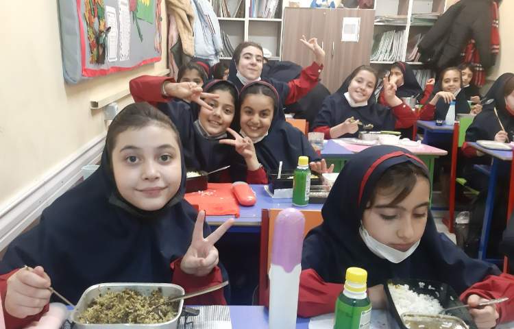 توزیع وعده غذایی