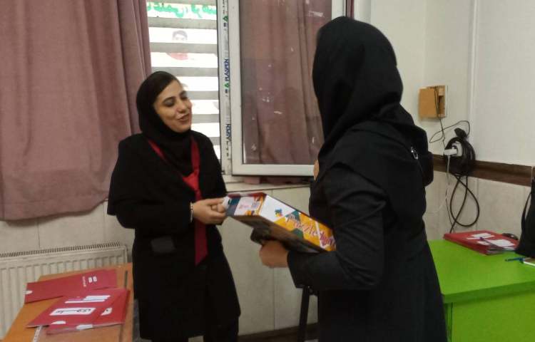 توزیع کارنامه پایان سال 11