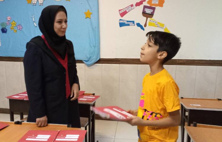 توزیع کارنامه پایان سال 13