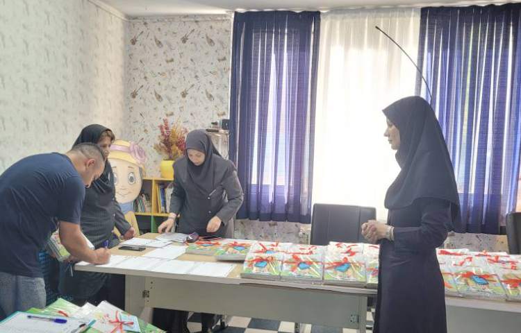 توزیع کتاب‌های درسی دانش‌آموزان برای سال تحصیلی جدید 4