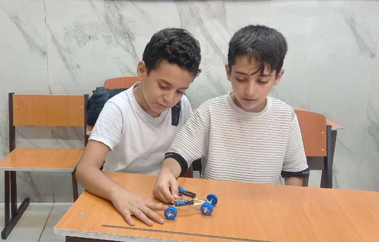 تکمیل سازه‌ی ماشین چوبی و آغاز ساخت قایق 3