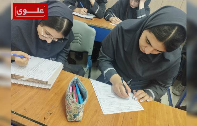 تکمیل فرم های رغبت سنجی و استعداد سنجی دانش آموزان 2