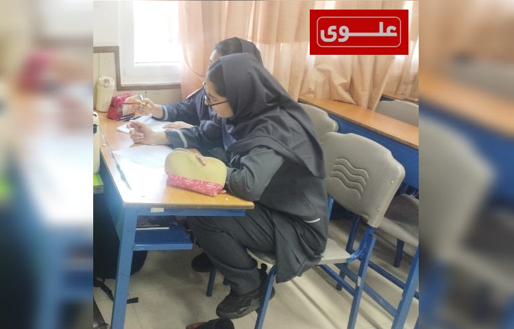 تکمیل فرم های رغبت سنجی و استعداد سنجی دانش آموزان 3