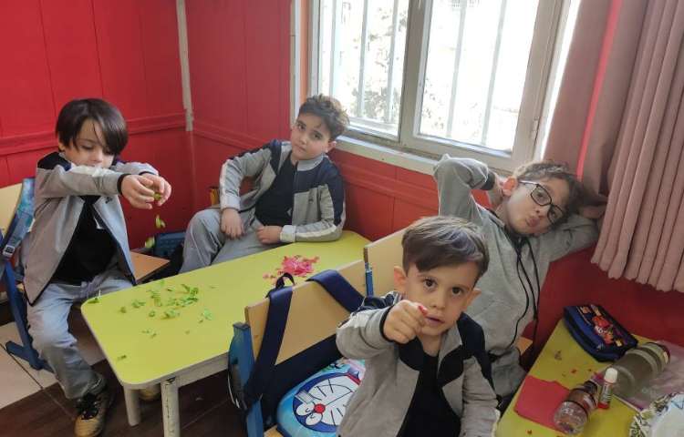 تکنیک تکه چسبانی با استفاده از خرده کاغذ 2