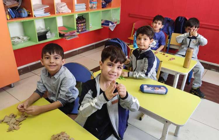 تکنیک تکه چسبانی با استفاده از خرده کاغذ 5