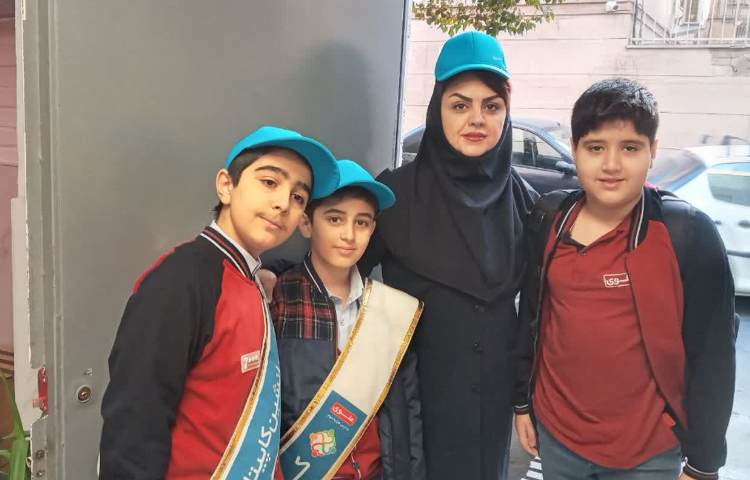 تیم خوشامدگویی طرح چهارخانه گروه آبی