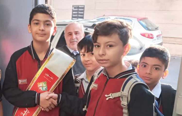 تیم خوشامدگویی طرح چهارخانه گروه قرمز 3