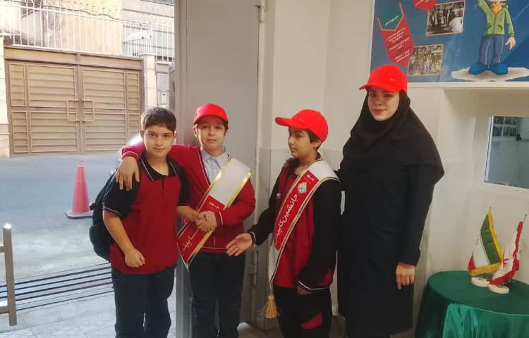 تیم خوشامدگویی طرح چهارخانه گروه قرمز 4